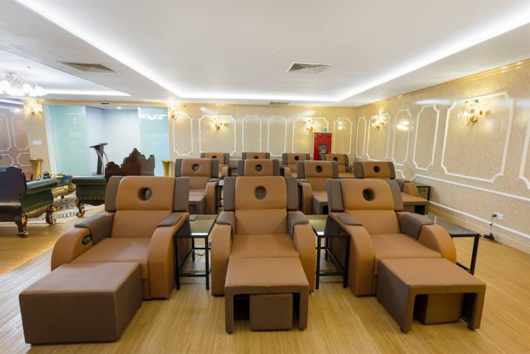 Khu massage chân bấm huyệt